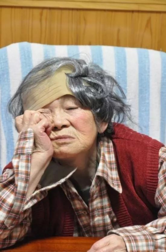 厲害了我的奶奶！88歲老奶奶一生折騰自己終成網(wǎng)紅